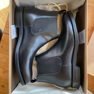 Grant Stone Black Leather Chelsea Boots